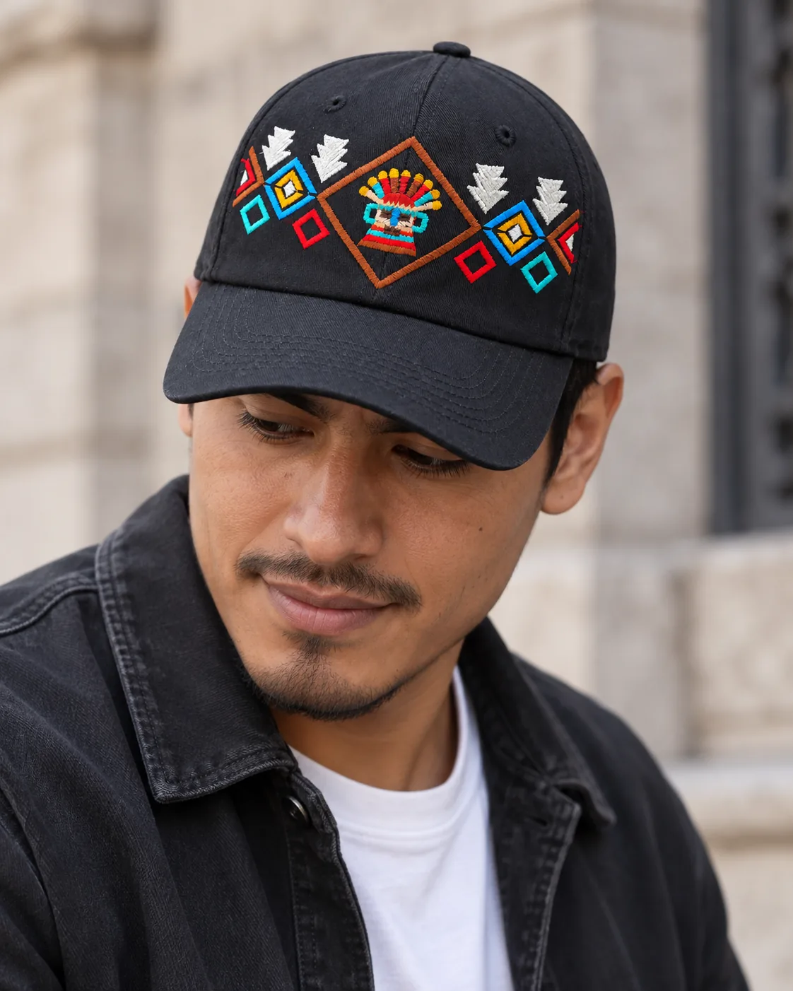 Visualización editorial de una modelo con gorra KILLAÉ Aya Huma